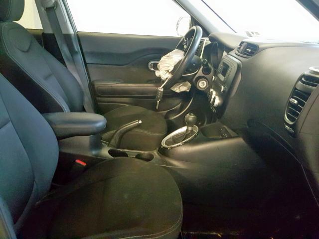 KNDJN2A24F7794034 - 2015 KIA SOUL BLACK photo 5