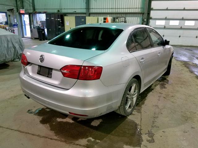 3VW1K7AJ0DM297169 - 2013 VOLKSWAGEN JETTA BASE 银色 照片 4