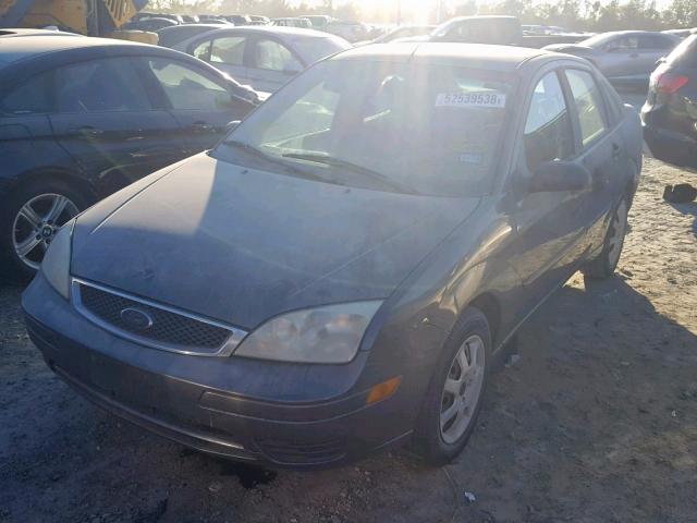 1FAFP34N55W241835 - 2005 FORD FOCUS ZX4 GRAY photo 2