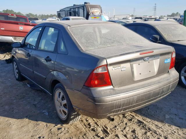 1FAFP34N55W241835 - 2005 FORD FOCUS ZX4 GRAY photo 3