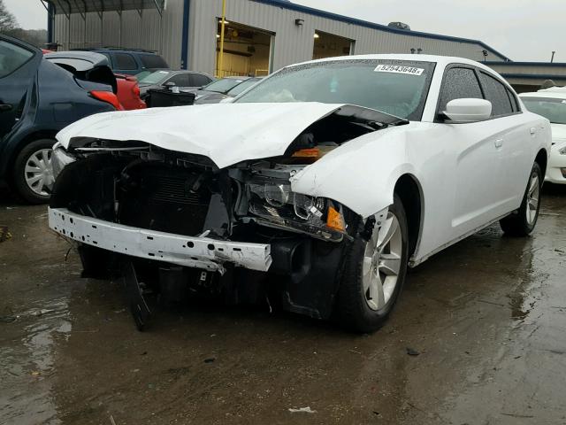 2C3CDXHG0EH357522 - 2014 DODGE CHARGER SX WHITE photo 2