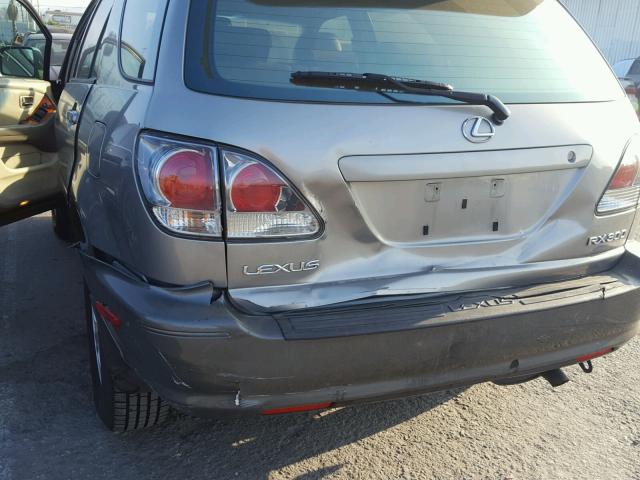 JTJGF10U710113884 - 2001 LEXUS RX 300 GRAY photo 9