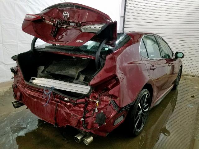 4T1B61HKXJU579555 - 2018 TOYOTA CAMRY XSE RED photo 4