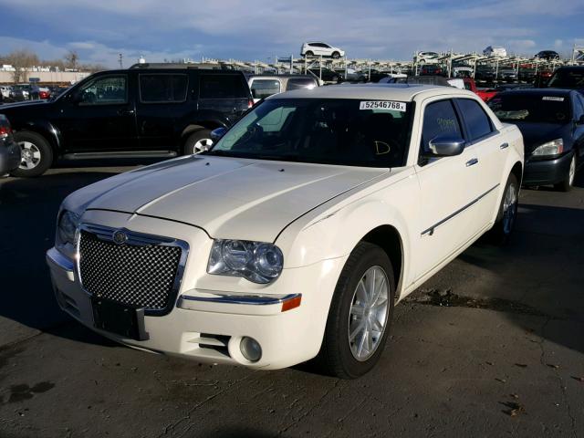 2C3KK63HX8H169185 - 2008 CHRYSLER 300C WHITE photo 2