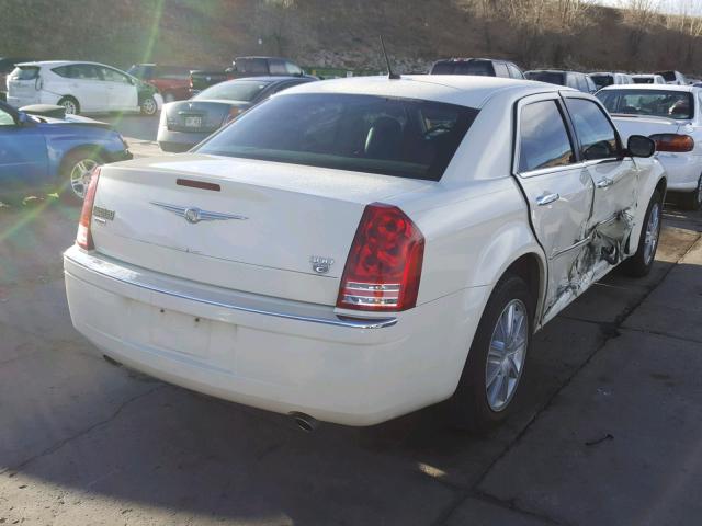 2C3KK63HX8H169185 - 2008 CHRYSLER 300C WHITE photo 4