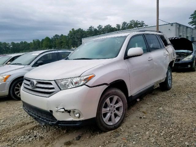 5TDZK3EHXBS031774 - 2011 TOYOTA HIGHLANDER WHITE photo 2