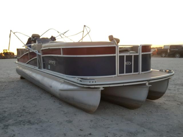 HAMP9749J011 - 2011 HARF BOAT RED photo 1