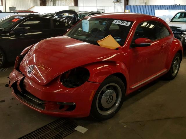 3VWJX7AT1CM617150 - 2012 VOLKSWAGEN BEETLE RED photo 2