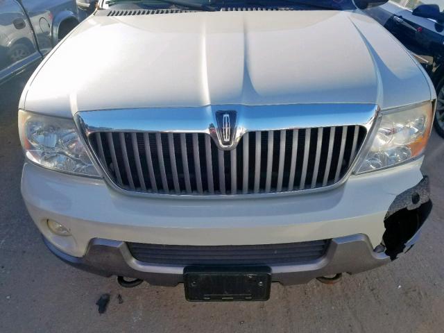 5LMFU28R24LJ41887 - 2004 LINCOLN NAVIGATOR CREAM photo 9