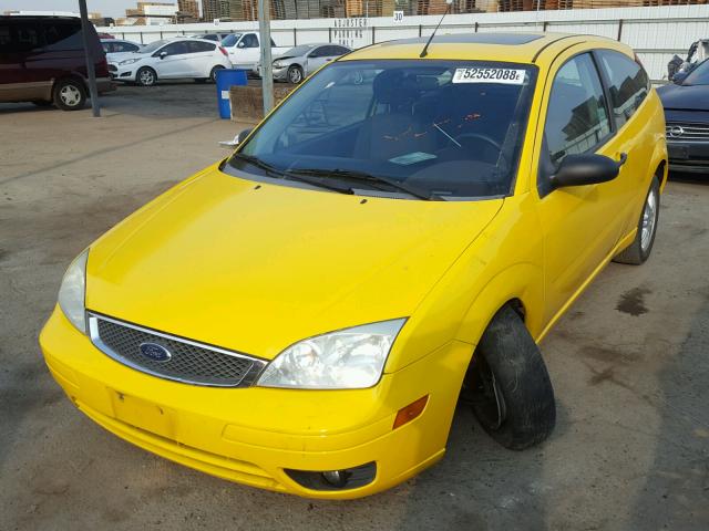 1FAFP31N87W262170 - 2007 FORD FOCUS ZX3 YELLOW photo 2