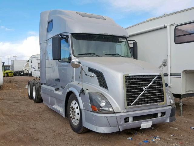 4V4NC9EJ28N487269 - 2008 VOLVO VN VNL SILVER photo 1