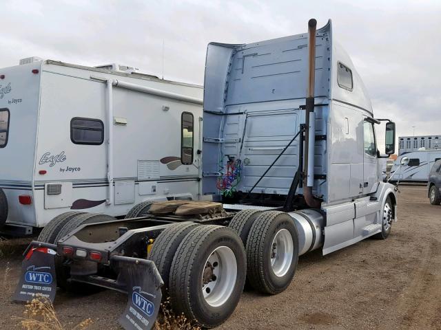 4V4NC9EJ28N487269 - 2008 VOLVO VN VNL SILVER photo 4