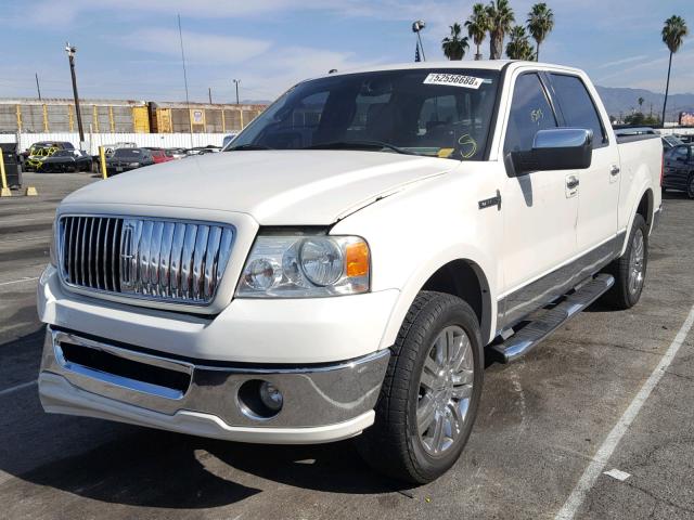 5LTPW18536FJ21370 - 2006 LINCOLN MARK LT WHITE photo 2