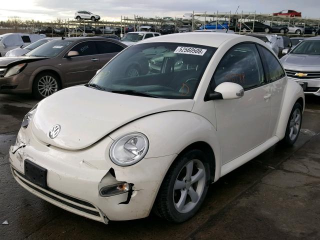 3VWBK31C24M411400 - 2004 VOLKSWAGEN NEW BEETLE WHITE photo 2