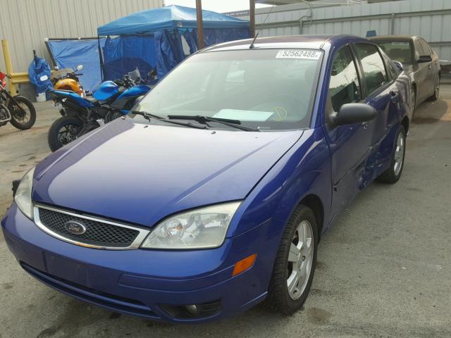 1FAFP34N25W123158 - 2005 FORD FOCUS ZX4 BLUE photo 2