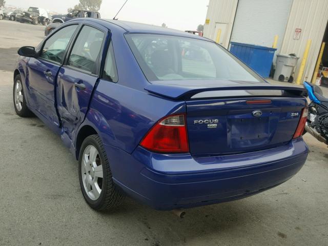 1FAFP34N25W123158 - 2005 FORD FOCUS ZX4 BLUE photo 3