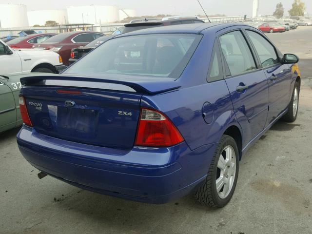 1FAFP34N25W123158 - 2005 FORD FOCUS ZX4 BLUE photo 4