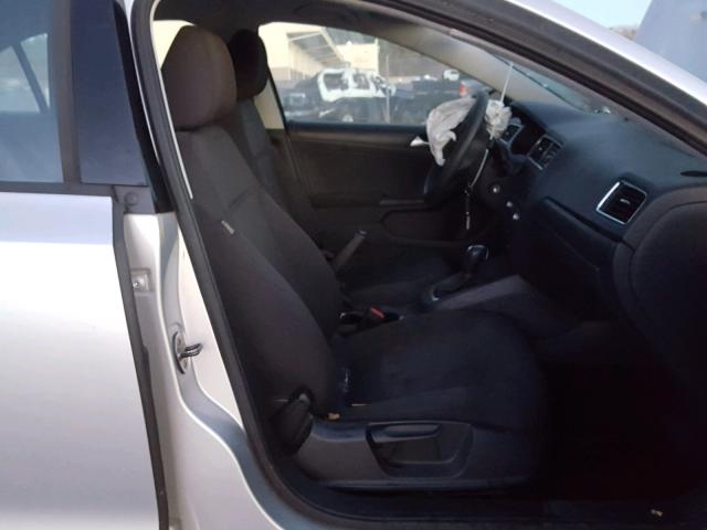 3VW2K7AJXCM345750 - 2012 VOLKSWAGEN JETTA BASE Արծաթագույն լուսանկար 5