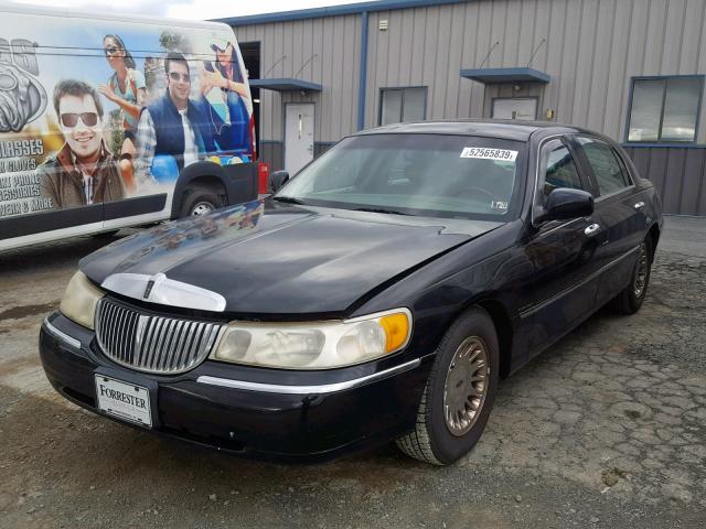 1LNHM85W41Y683581 - 2001 LINCOLN TOWN CAR C BLACK photo 2