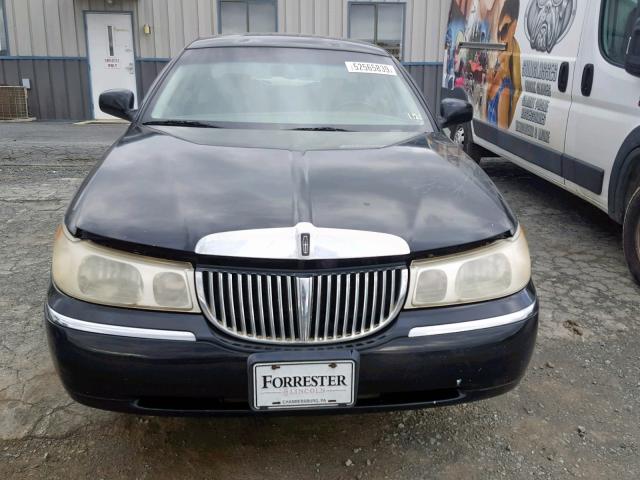 1LNHM85W41Y683581 - 2001 LINCOLN TOWN CAR C BLACK photo 9