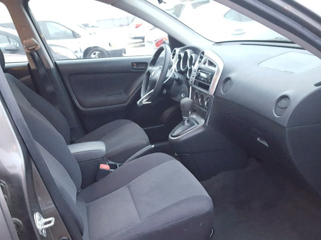 2T1KR32E55C405549 - 2005 TOYOTA MATRIX GRAY photo 5