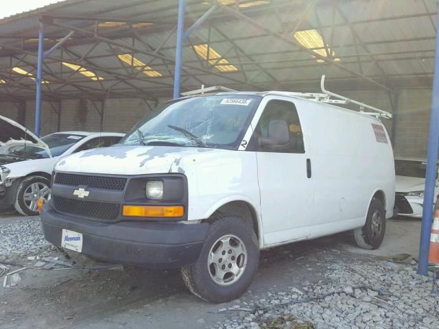 1GCFG15X561228838 - 2006 CHEVROLET EXPRESS G1 WHITE photo 2