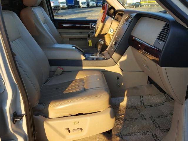 5LMFU27536LJ27160 - 2006 LINCOLN NAVIGATOR CREAM photo 5