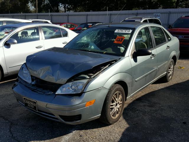 1FAFP34N65W142795 - 2005 FORD FOCUS ZX4 GREEN photo 2