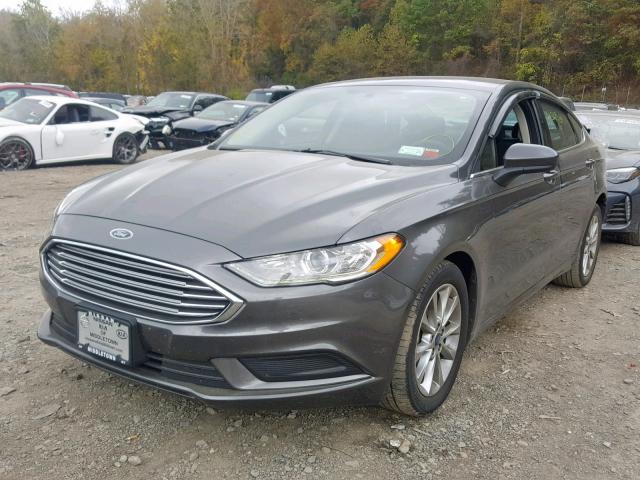 3FA6P0H71HR254745 - 2017 FORD FUSION SE GRAY photo 2