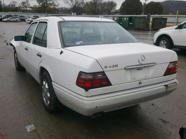 WDBEA34E4RC028369 - 1994 MERCEDES-BENZ E 420 WHITE photo 3