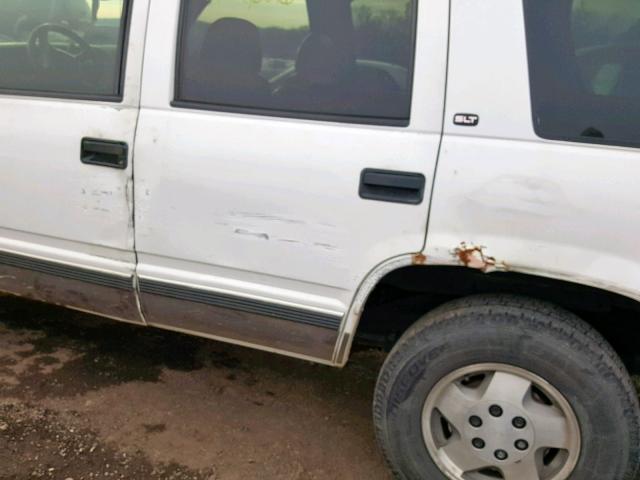 1GKEK13R2WJ700593 - 1998 GMC YUKON WHITE photo 9