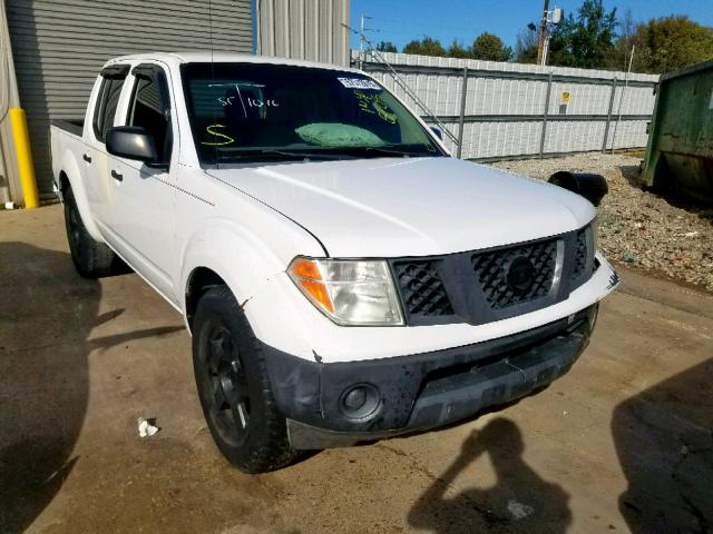 1N6AD07U18C428166 - 2008 NISSAN FRONTIER C WHITE photo 1