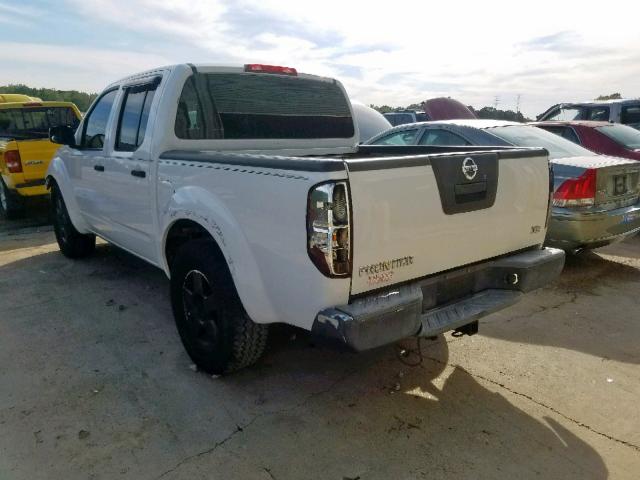 1N6AD07U18C428166 - 2008 NISSAN FRONTIER C WHITE photo 3