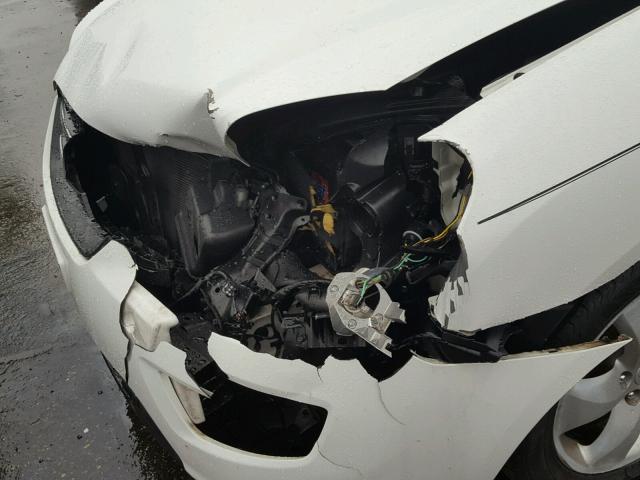 KNAFG526887157151 - 2008 KIA RONDO LX WHITE photo 9