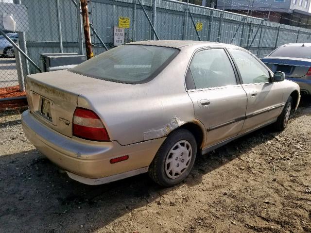 1HGCD563XRA046590 - 1994 HONDA ACCORD LX BROWN photo 4