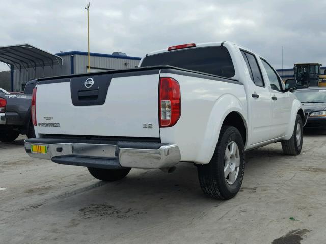 1N6AD07U38C451237 - 2008 NISSAN FRONTIER C WHITE photo 4