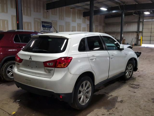 4A4AP3AW3FE061643 - 2015 MITSUBISHI OUTLANDER WHITE photo 4