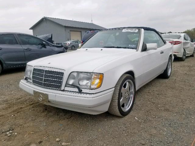 WDBEA66E3SC270560 - 1995 MERCEDES-BENZ E 320 WHITE photo 2