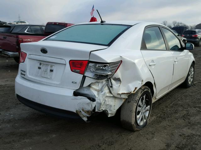 KNAFU4A29B5382456 - 2011 KIA FORTE EX WHITE photo 4