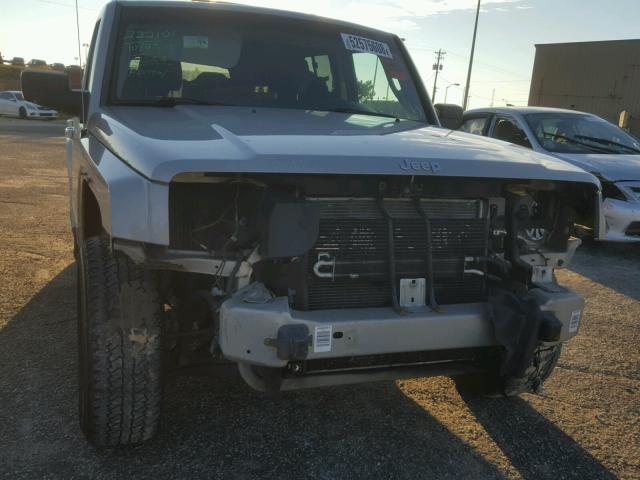 1J8HG48K38C106389 - 2008 JEEP COMMANDER ვერცხლისფერი ფოტო 9