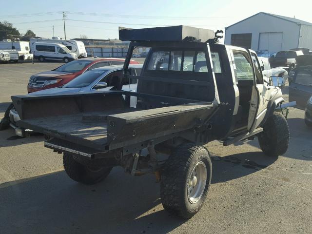 JT4RN60R4F5040295 - 1985 TOYOTA PICKUP RN6 WHITE photo 4