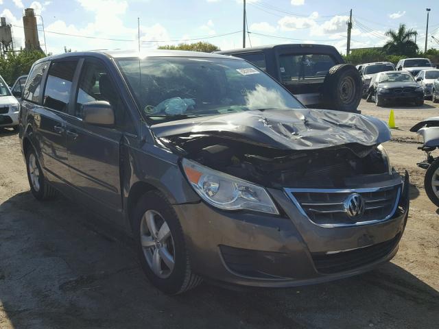 2V4RW3D14AR306058 - 2010 VOLKSWAGEN ROUTAN SE GRAY photo 1