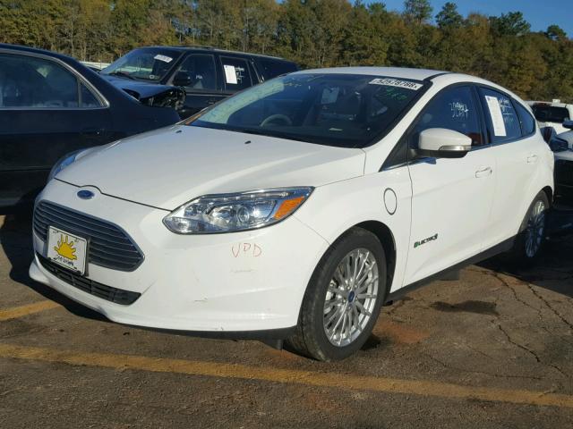 1FADP3R45EL114401 - 2014 FORD FOCUS BEV WHITE photo 2