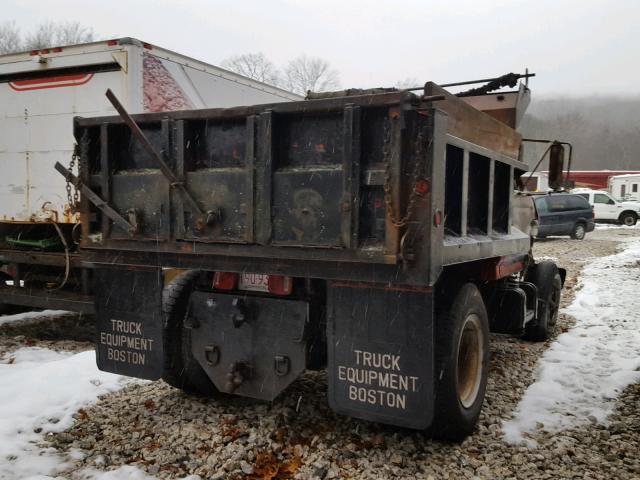 1FDNF60H9JVA33821 - 1988 FORD F600 RED photo 4