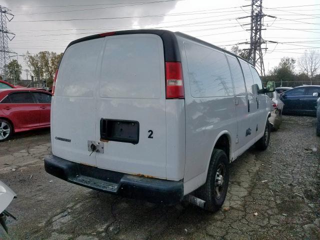 1GCFG15X271155350 - 2007 CHEVROLET EXPRESS G1 WHITE photo 4