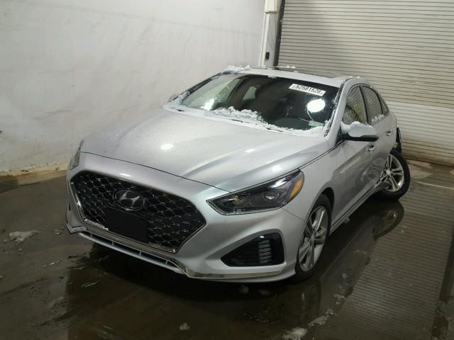 5NPE34AF3JH711011 - 2018 HYUNDAI SONATA SPO SILVER photo 2