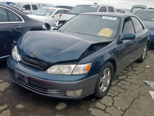 JT8BF28G3W5050776 - 1998 LEXUS ES 300 GREEN photo 2