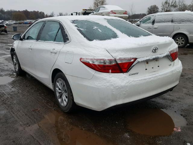 4T4BF1FK5GR572949 - 2016 TOYOTA CAMRY LE WHITE photo 3