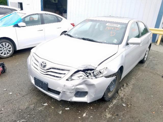 4T1BF3EK2BU141436 - 2011 TOYOTA CAMRY BASE SILVER photo 2