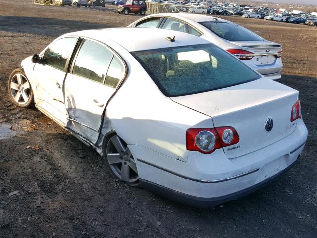 WVWAK73C48E187013 - 2008 VOLKSWAGEN PASSAT KOM WHITE photo 3